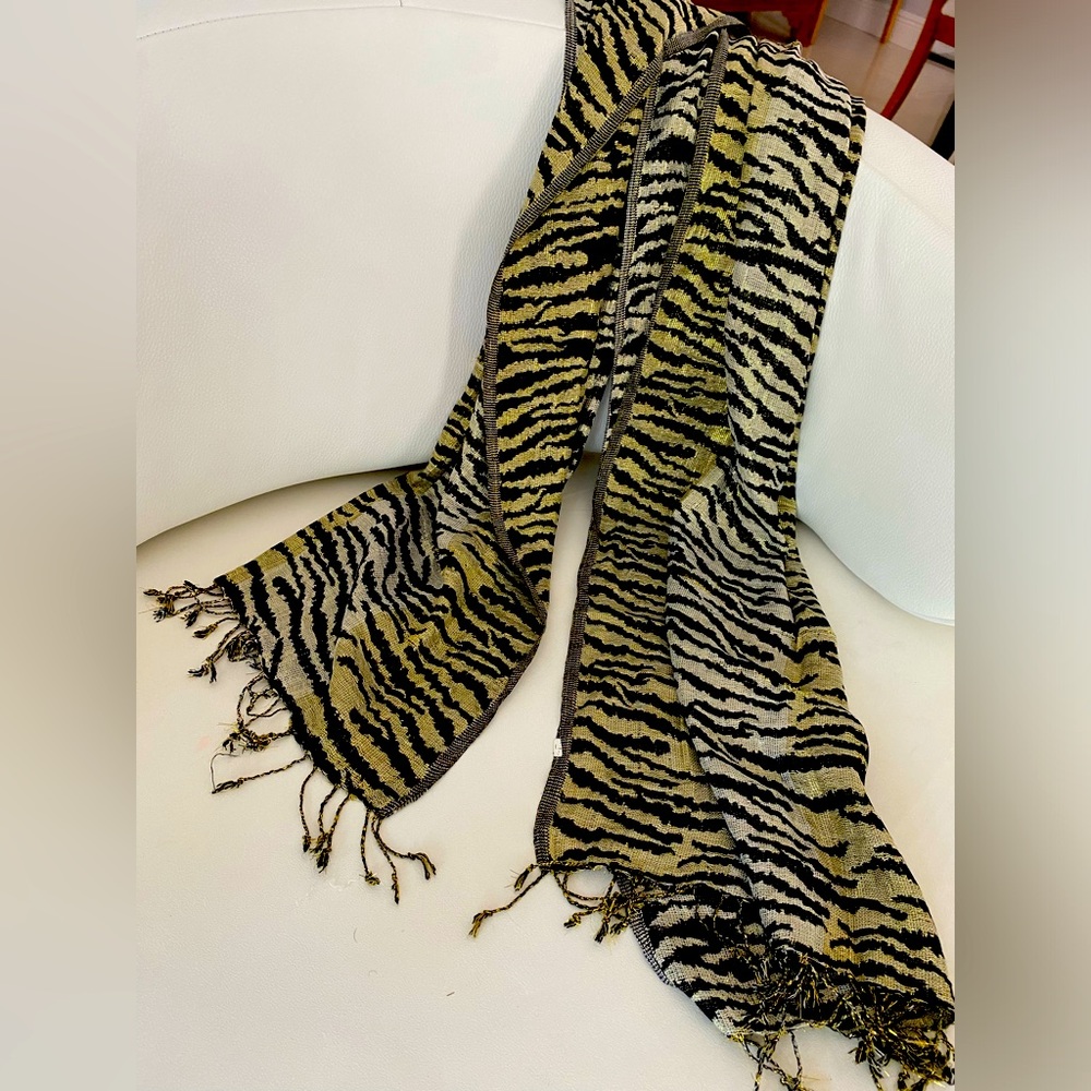 Tiger print scarve